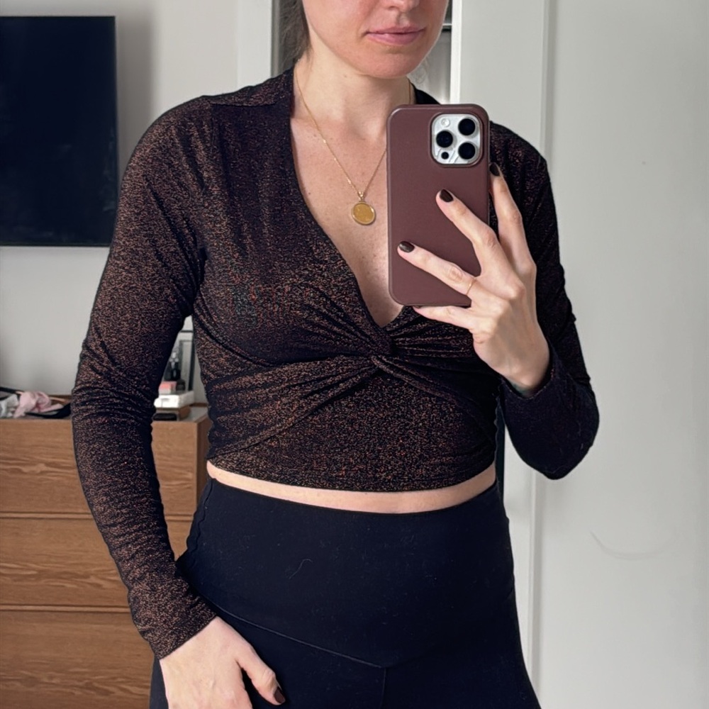 Cropped Twist Black Long Sleeve Top